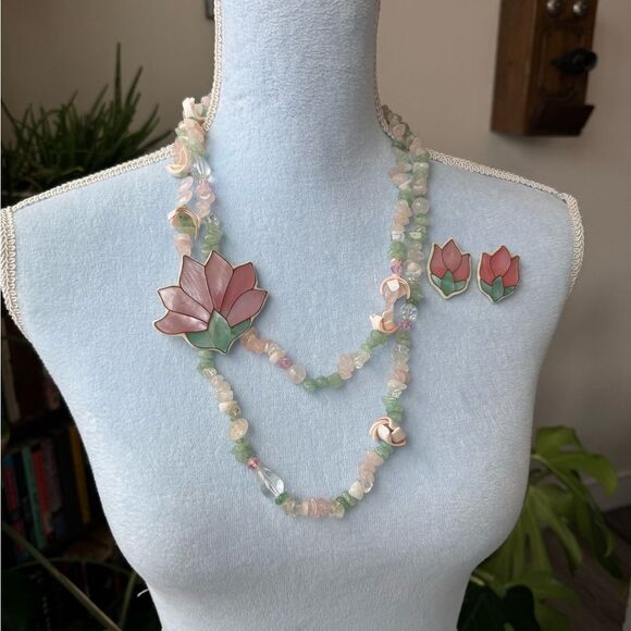 Lee Sands Vintage Flower Semi Precious Stone and Shell Necklace and Earring Set - Picture 1 of 9